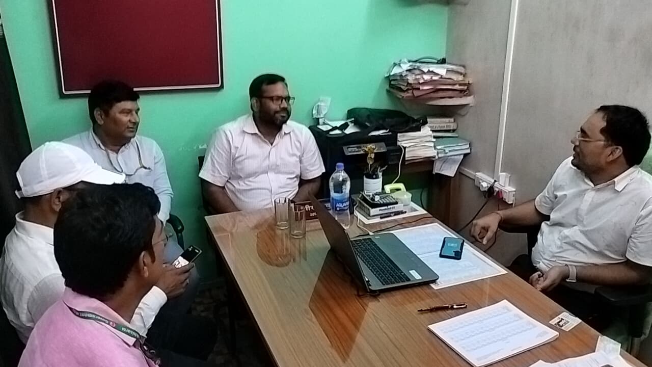 एसडीएम से लोगों ने की अवैध कब्जा हटाने के नाम पर नप की खानापूर्ति की शिकायत