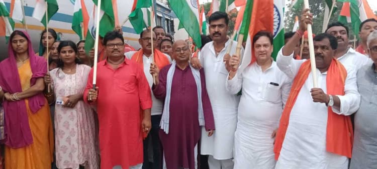 सेना के पराक्रम को लेकर निकाली गयी तिरंगायात्रा