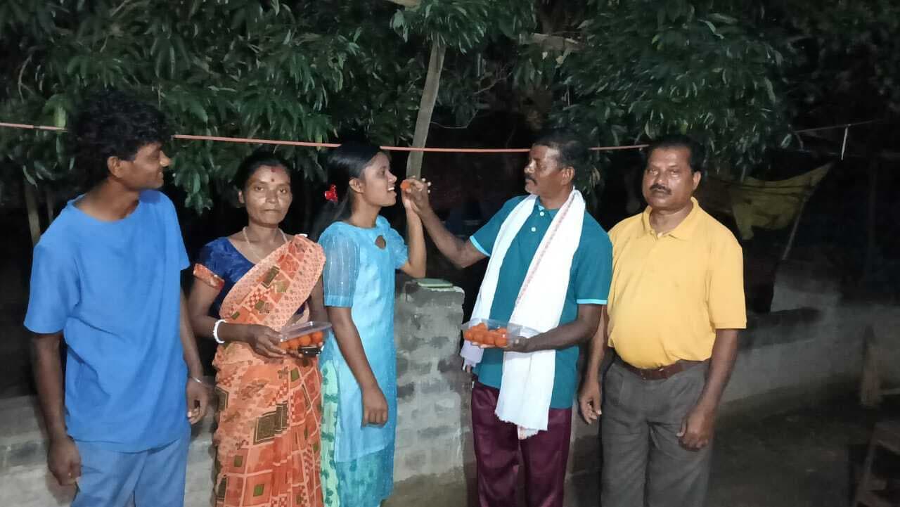 किसान की बेटी चमेली बनी कॉमर्स की जिला टॉपर