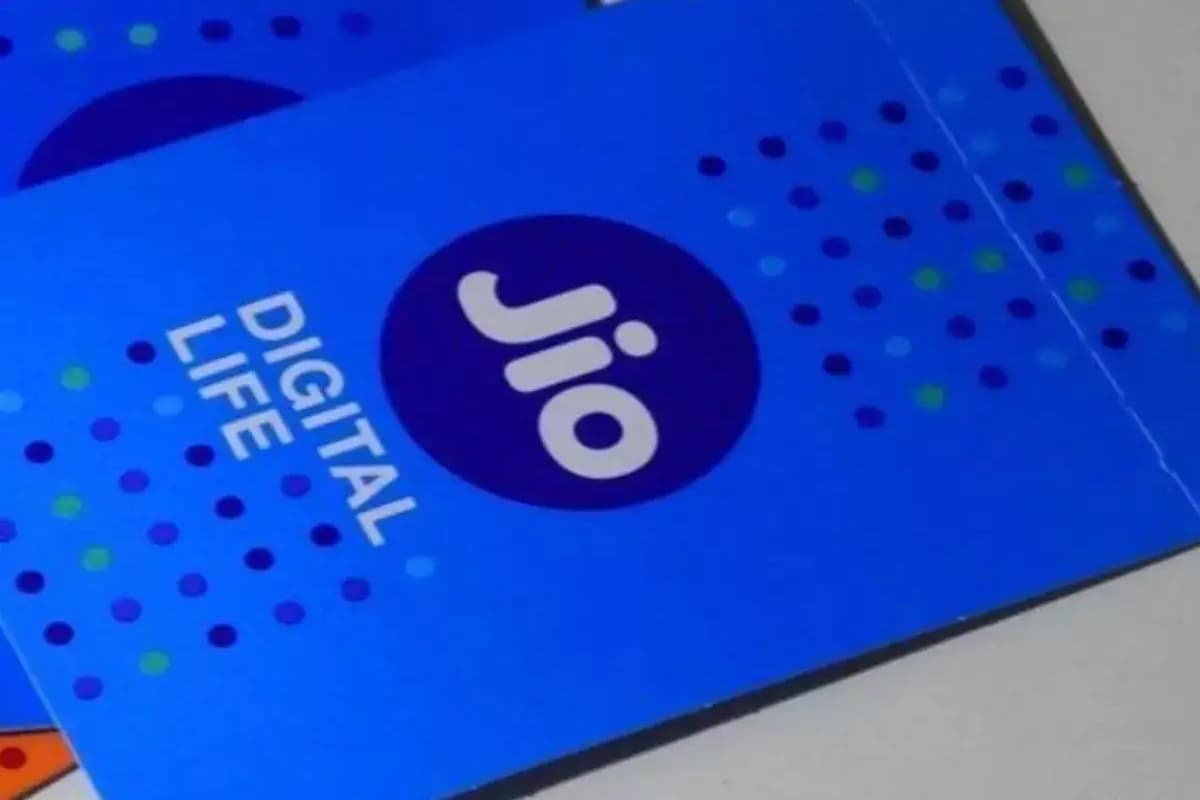 Jio ने 100 रुपये वाले प्लान में किया बड़ा बदलाव, यूजर्स को लगेगी बड़ी चपत