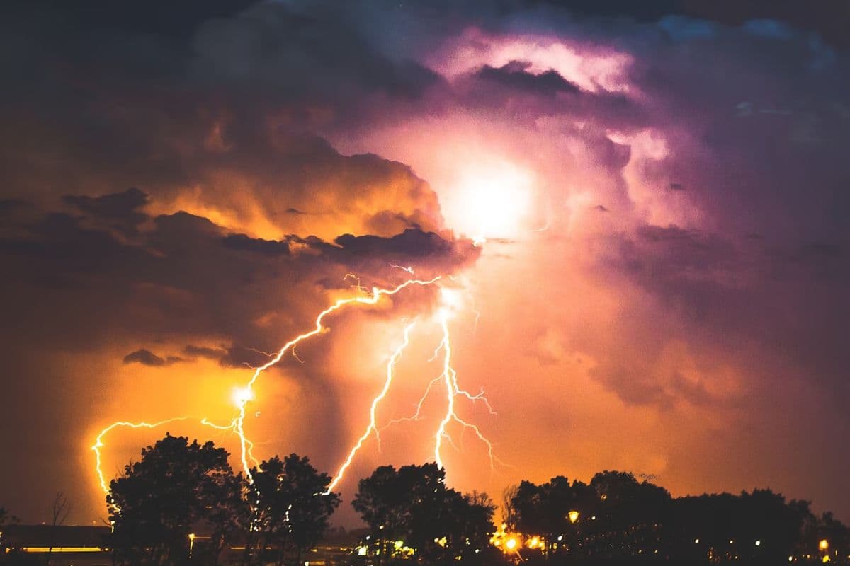 lightning kills teenager in chandwa, 4 children seriously injured