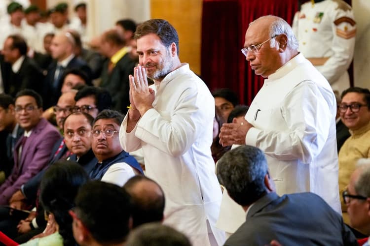 Rahul Gandhi Bihar Visit: 'JDU-BJP को मिलेगी माकूल जवाब,' राहुल को रोके जाने पर भड़के खरगे-प्रियंका गांधी
