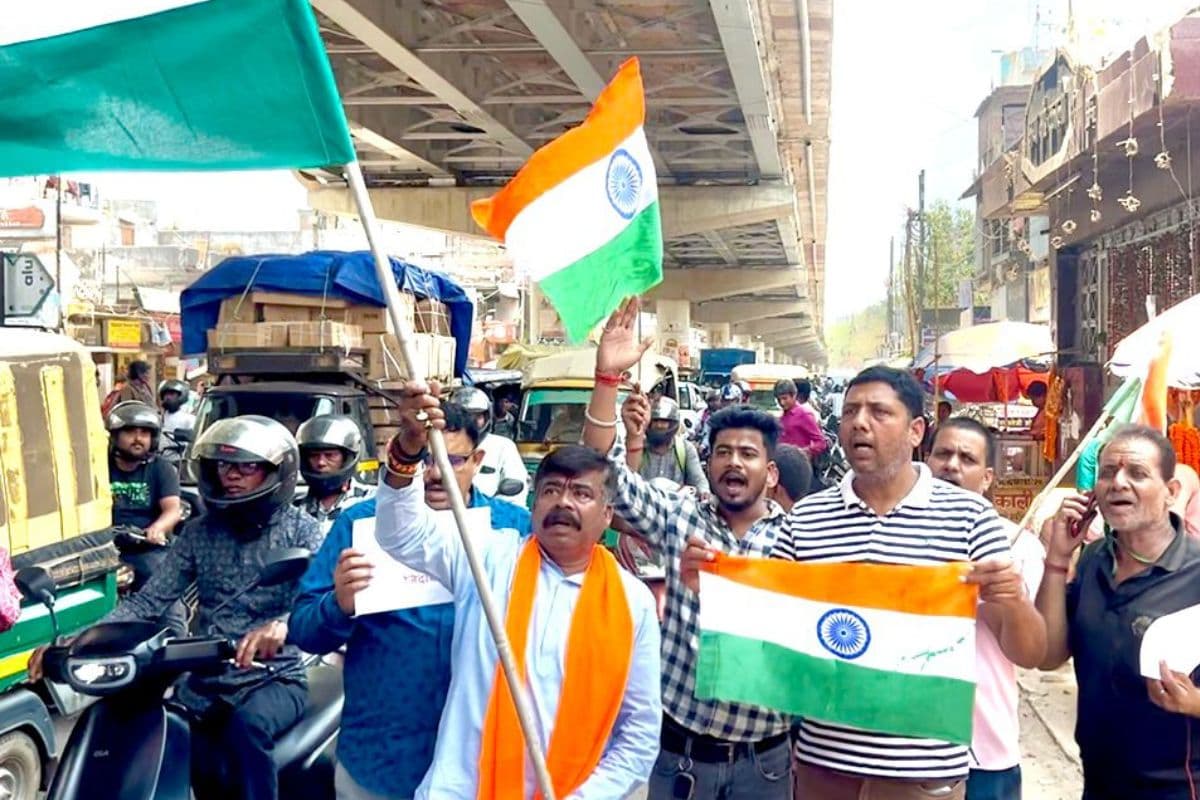 PHOTOS: भारत ने पाकिस्तान से लिया पहलगाम हमले का बदला, रांची में जमकर हुई आतिशबाजी