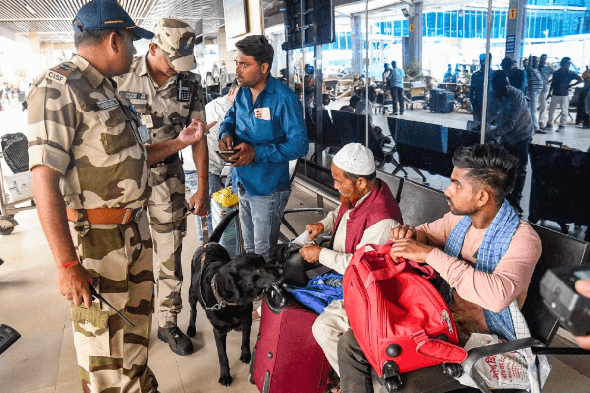 Patna News: पटना में हुई फायरिंग के बाद अलर्ट मोड में पुलिस, एक-एक गाड़ी की हो रही चेकिंग