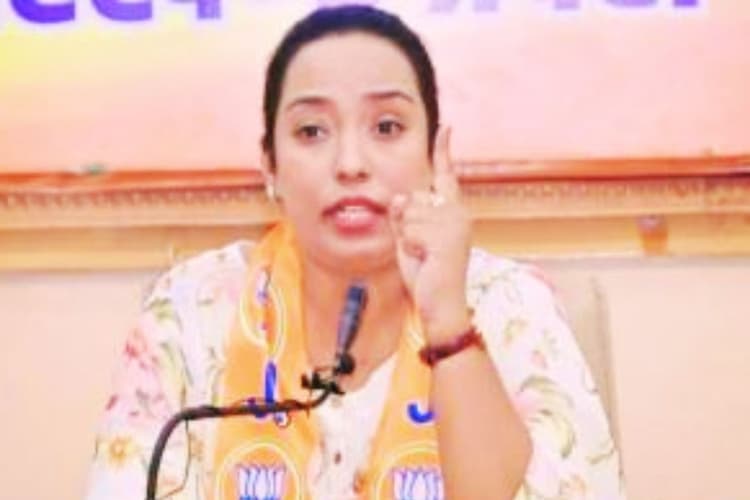 5.45 लाख महिलाओं को अब नहीं मिलेंगे मंईयां सम्मान के 2500 रुपए, हेमंत-कल्पना सोरेन पर बरसीं राफिया नाज
