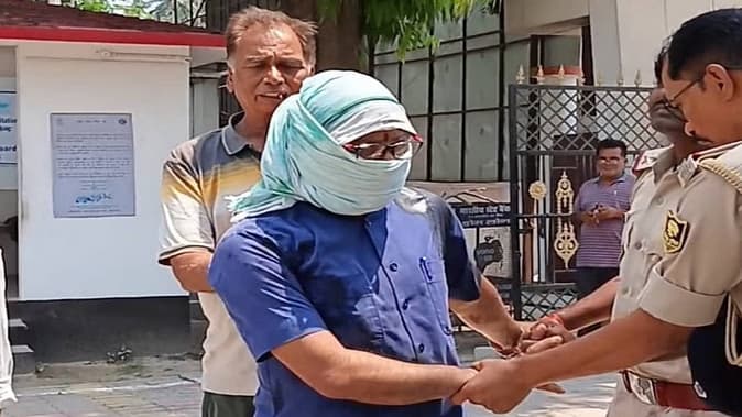 Bihar News: рдХрд▓реЗрдХреНрдЯреНрд░реЗрдЯ рдХреЗ рд╕рд╛рдордиреЗ рдЖрддреНрдорджрд╛рд╣ рдХрд╛ рдкреНрд░рдпрд╛рд╕, рдЬрд╛рдирд┐рдП рдХреНрдпрд╛ рд╣реИ рд╡рдЬрд╣?