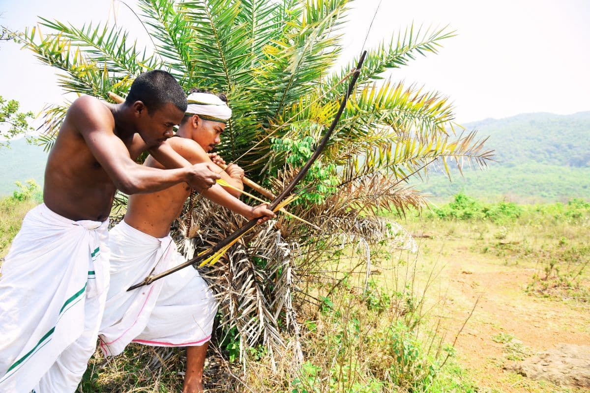 Vishu Sendra Festival: ढोल-नगाड़ों की थाप के साथ दलमा पहुंचे 2-3 हजार सेंदरा वीर, घने जंगलों में कूच करेंगे