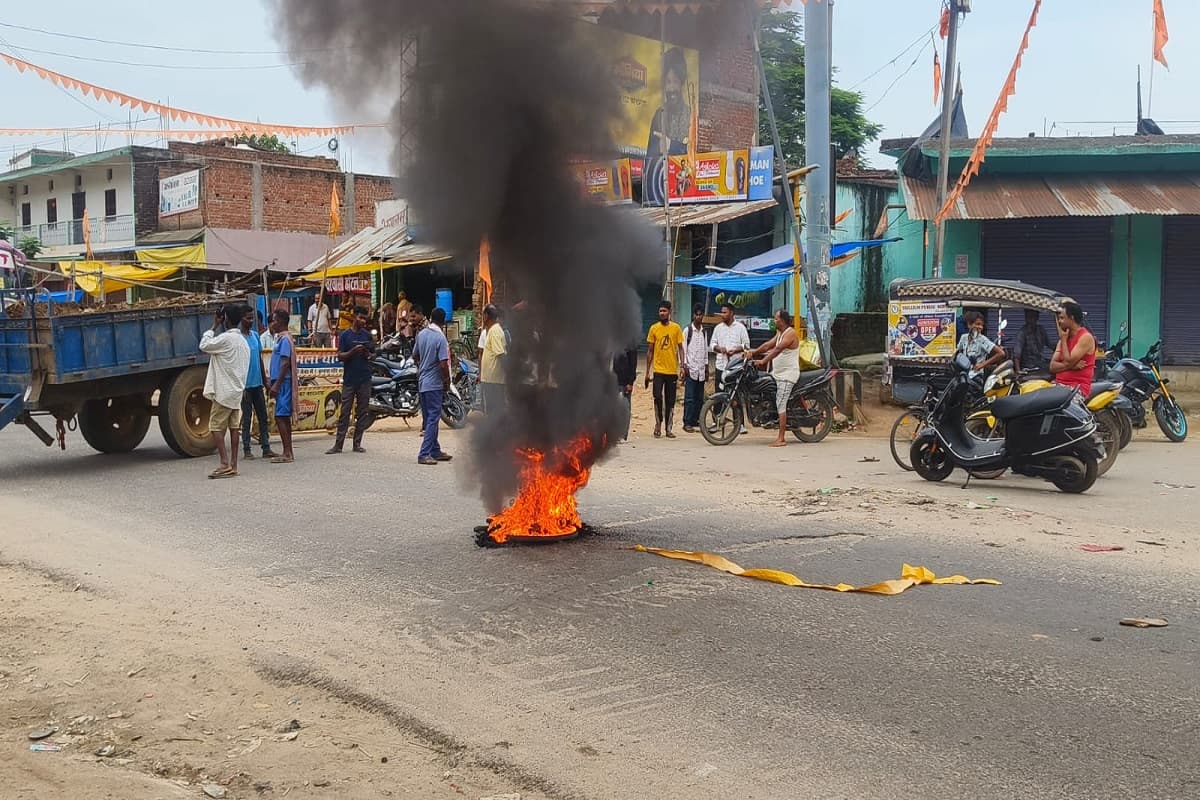 Jharkhand Bandh: गुमला में दिख रहा बंद का असर, सड़क पर उतरे आदिवासी संगठन के लोग, देखें तस्वीरें Jharkhand Bandh: गुमला में दिख रहा बंद का असर, सड़क पर उतरे आदिवासी संगठन के लोग, देखें तस्वीरें