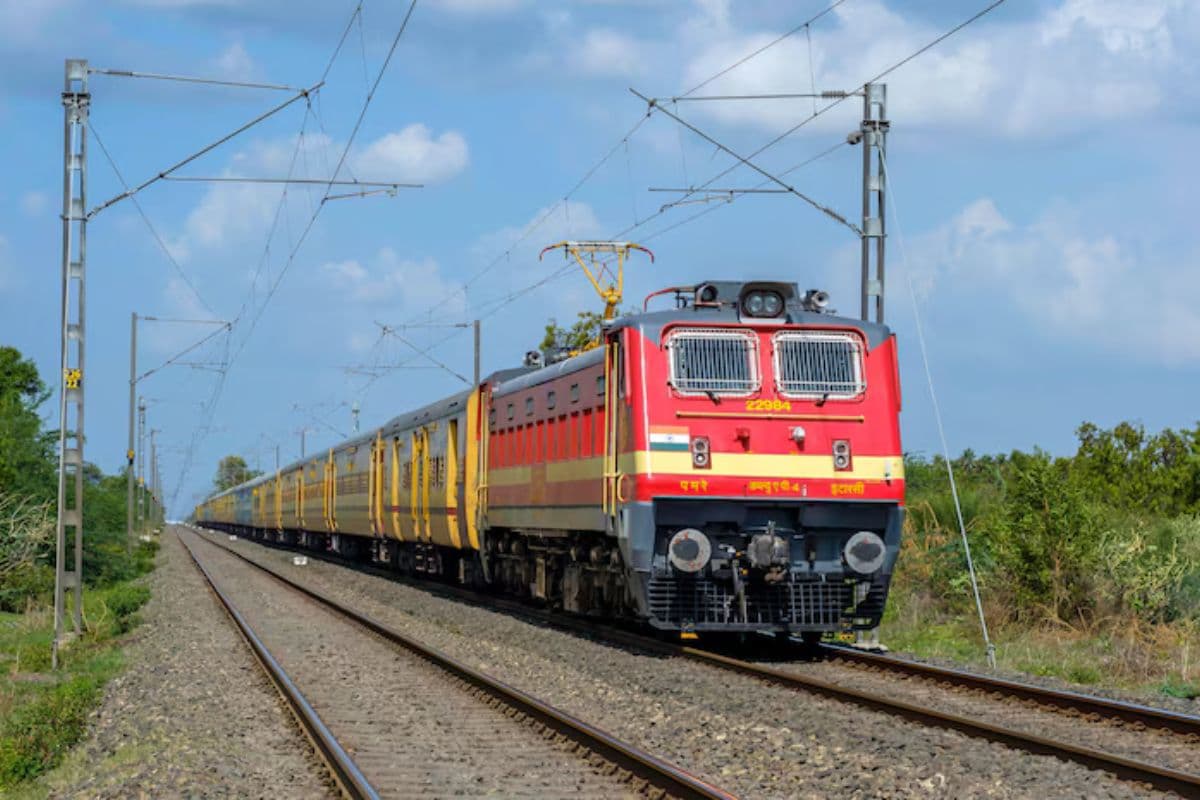 New Train Service: इस रूट पर पहली बार चली ट्रेन, यात्रियों के लिए जल्द शुरू होगी सेवा