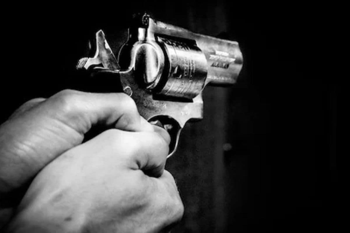 Bihar Crime: दरवाजे पर सो रही महिला की हत्या, अपराधियों ने सिर और पीठ में मारी गोली