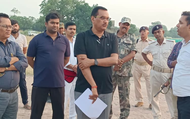 गोपालगंज के सबेया एयरपोर्ट का काम हुआ तेज, डीएम ने दिया शीघ्र अतिक्रमण हटाने का निर्देश