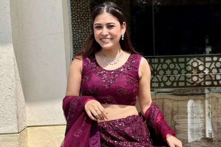अहमदाबाद हादसे वाली विमान में एयर होस्टेस थीं पटना की मनीषा, मौत की खबर सुनते ही...