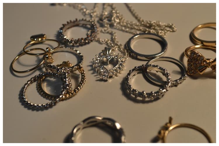 सोना चांदी की बढ़ती डिमांड ने बढ़ा दिया रेट, देखें झारखंड से लेकर बिहार तक के रेट