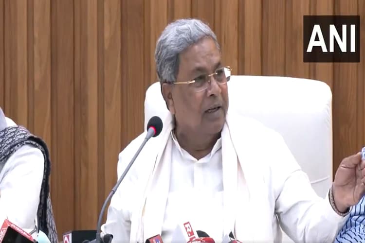 सीएम सिद्धारमैया का बेंगलुरु भगदड़ पर अजीबोगरीब बयान! कहा- कुंभ मेले में भी तो गई थी 50-60 लोगों की जान
