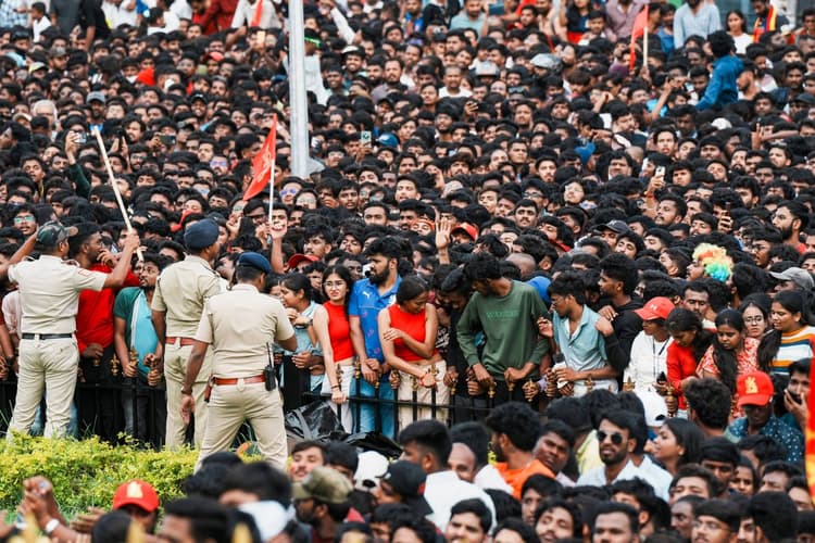 Bengaluru Stampede: RCB की जीत के जश्न में भगदड़, 11 की मौत, 33 घायल, पीएम मोदी ने जताया दुख