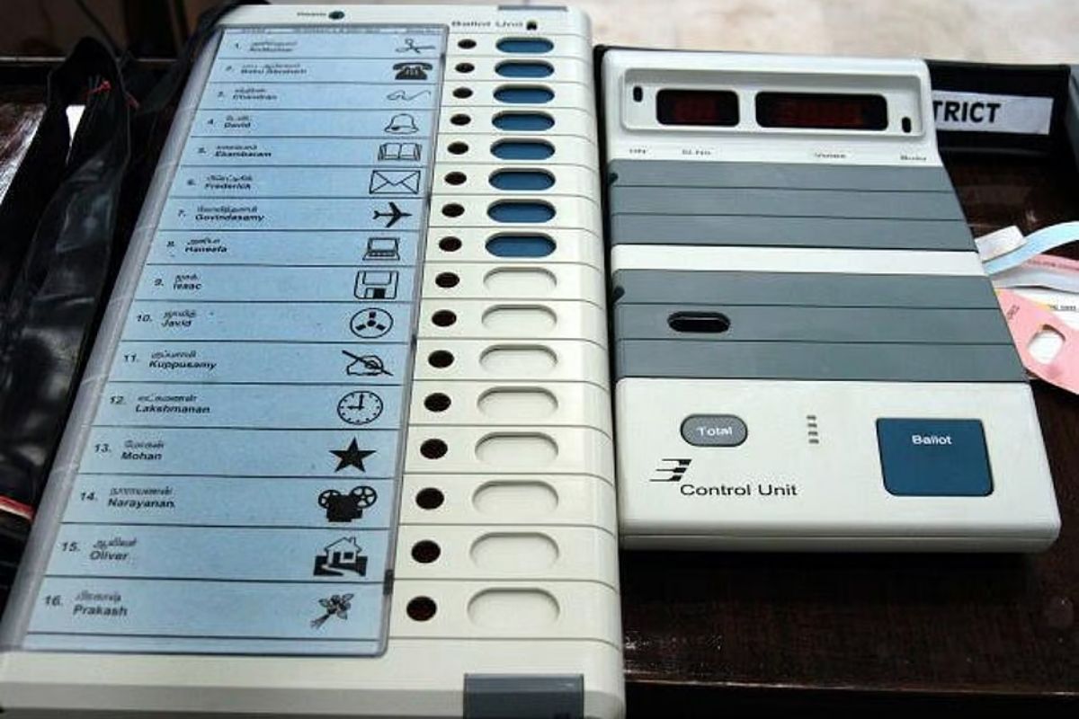 Bihar: विधानसभा चुनाव से पहले 4.41 लाख EVM की पहली जांच प्रक्रिया पूरी, 85% मशीनें सही