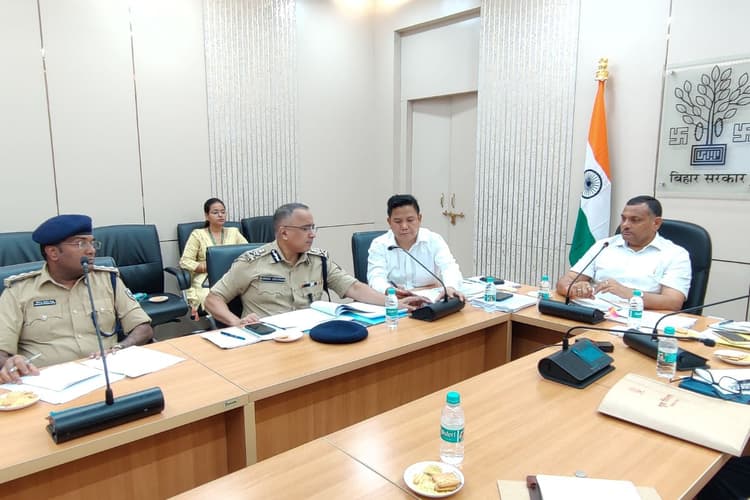 Bihar Election: बिहार चुनाव 2025 की तैयारी तेज, अवैध हथियारों से लेकर पोल बायकॉट तक हर मुद्दे पर सख्त निर्देश