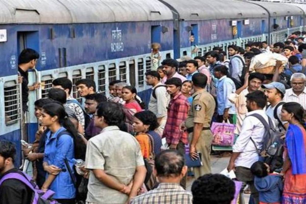 Patna News: पटना से दिल्ली-मुंबई की ट्रेनों में 30 जून तक नो रूम, जुलाई तक वेटिंग, रेलवे बेहाल