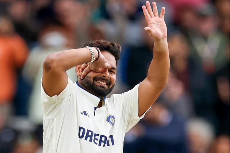 धोनी-द्रविड़ जो न कर सके, ऋषभ पंत ने कर दिखाया, ICC रैंकिंग में हासिल किया ये मुकाम, गिल ने भी लगाई छलांग