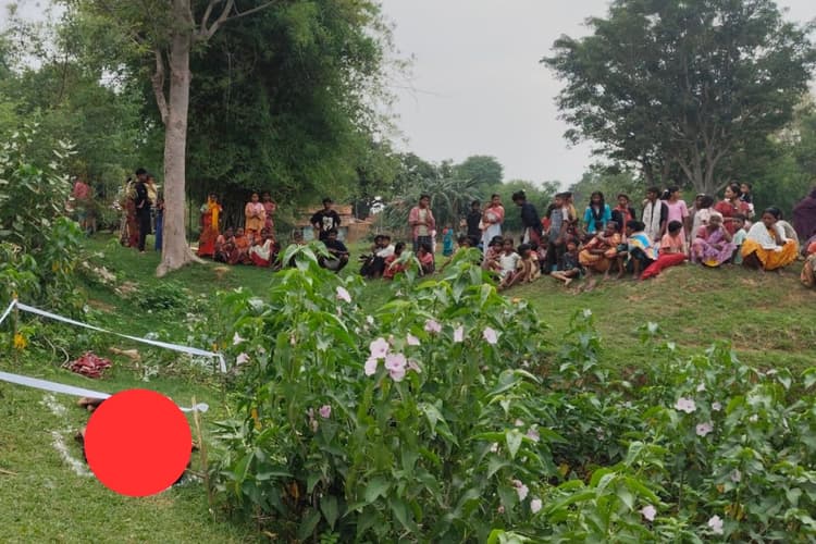 Crime News: बुझ गया घर का इकलौता चिराग, गुमला में युवक की चाकू मारकर हत्या