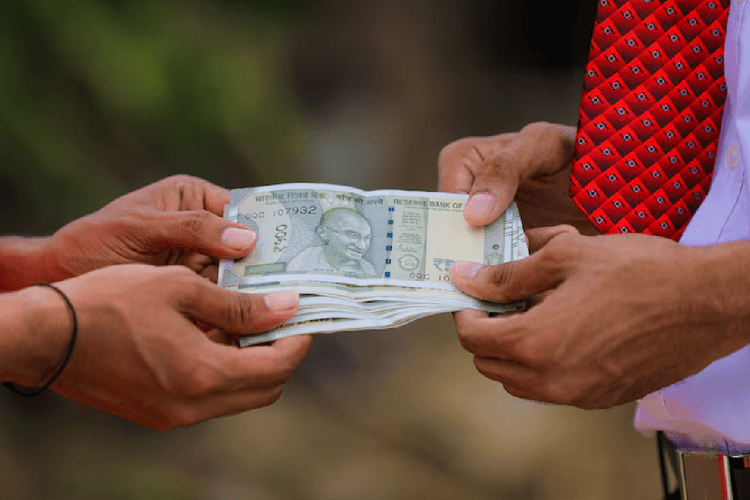 बड़ी खुशखबरी! पीएफ अकाउंट से अब 5 लाख तक एडवांस निकाल सकेंगे कर्मचारी