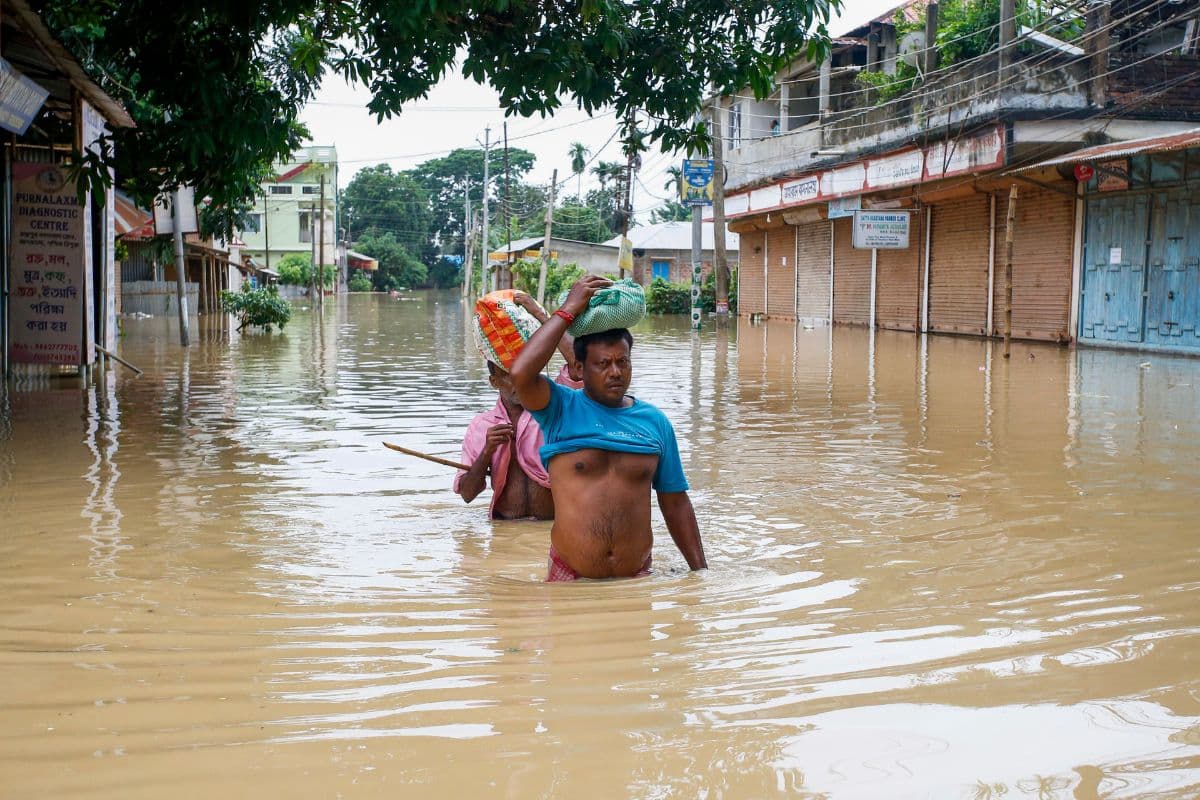 Heavy Rain Alert: बारिश से असम सहित 5 राज्यों में भारी तबाही, 80 हजार से अधिक लोग प्रभावित, 11 लोगों की मौत