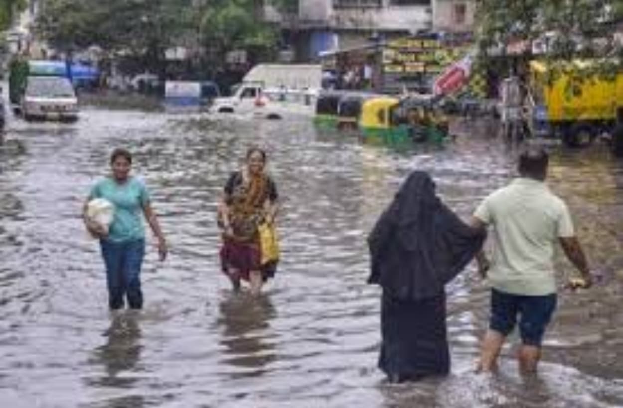 Gujarat Heavy Rain: गुजरात में बारिश से हाहाकार, 18 की हुई मौत