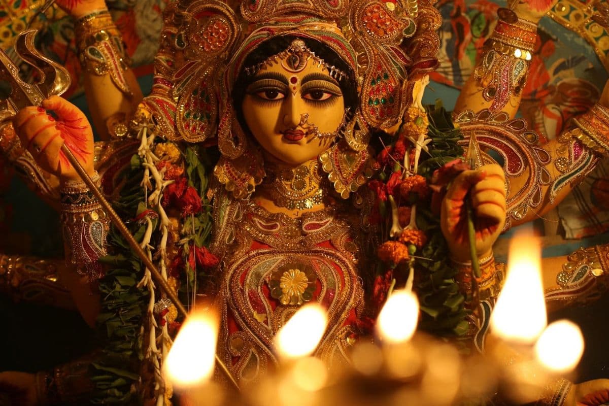 थावे मंदिर में मां का दर्शन कर निहाल हो उठे साधक, अराधना कर रखी अपनी कामना