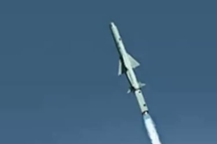 Japan Missile Test: ईरान-इजराइल जंग के बीच जापान ने किया मिसाइल टेस्ट, क्रूज मिसाइल भी करेगा तैनात