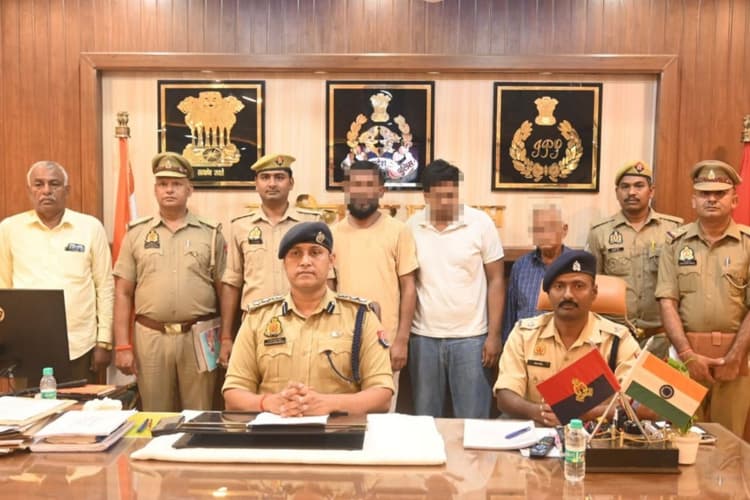 पाकिस्तानी के पास मिले आधार से लेकर आयुष्मान कार्ड, घुसपैठिया समेत 3 लोग गिरफ्तार