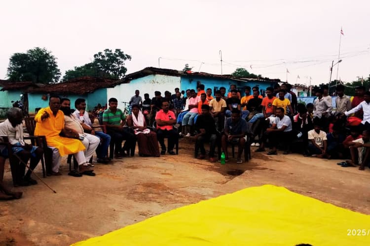 Gumla News: गुमला के इस गांव का बड़ा फैसला- धर्म बदलने वालों का होगा हुक्का-पानी बंद