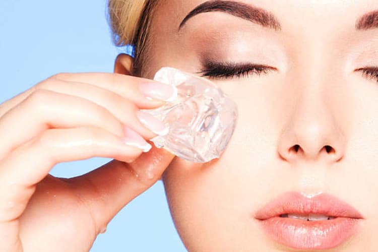 Ice Cube Facial: सिर्फ 10 सेकंड में पाएं बेदाग निखार, जानिए ये नया ब्यूटी सीक्रेट