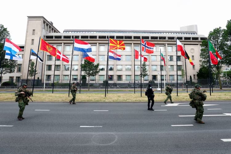 NATO Meeting: रूस को घेरने जुटा नाटो, लेकिन अमेरिका की शर्तों पर फूटा कई देशों का गुस्सा