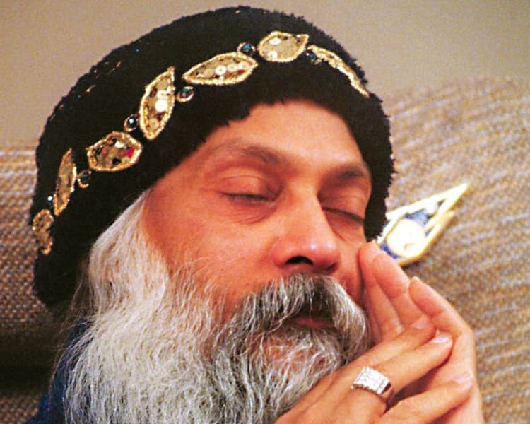 आत्मा की शांति और जेब की गर्मी दोनों कैसे मिलेगा एक साथ? ओशो के इन 5 फॉर्मूले में छिपा है राज