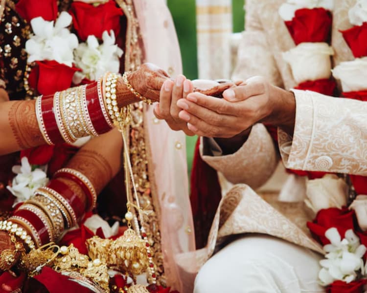 अगर सपने में दिखाई दे रही हैं ये 7 तस्वीरें, तो कर लें सेहरा बांधने की तैयारी