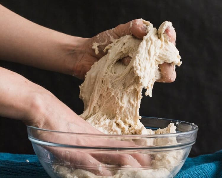 लोग अक्सर करते हैं ये बड़ी गलती: कहीं आप भी तो नहीं खा रहे खराब आटे की रोटियां?