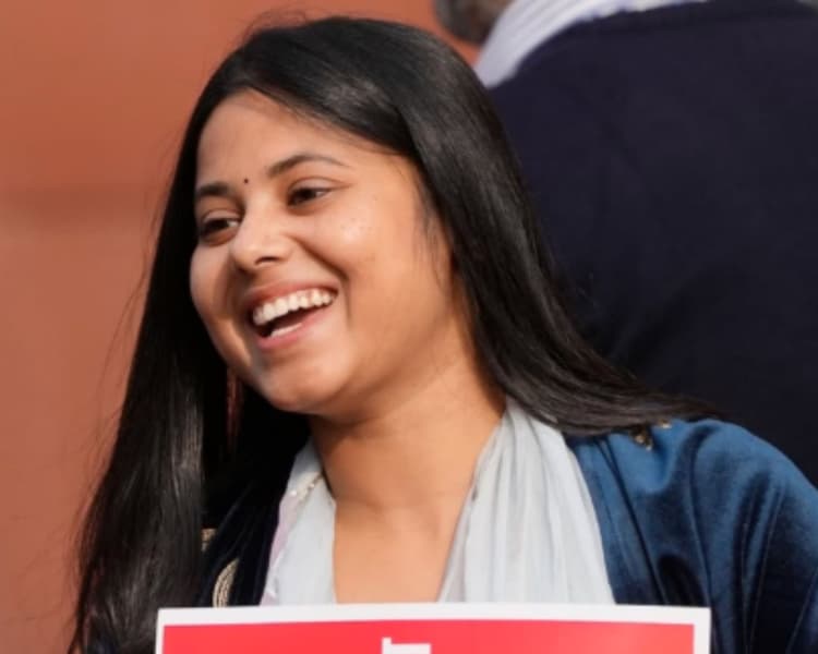 इन कपड़ों में कहर ढाती है रिंकू सिंह की मंगेतर प्रिया सरोज, देख लिया फोटो तो हो जाएगा हार्ट फेल