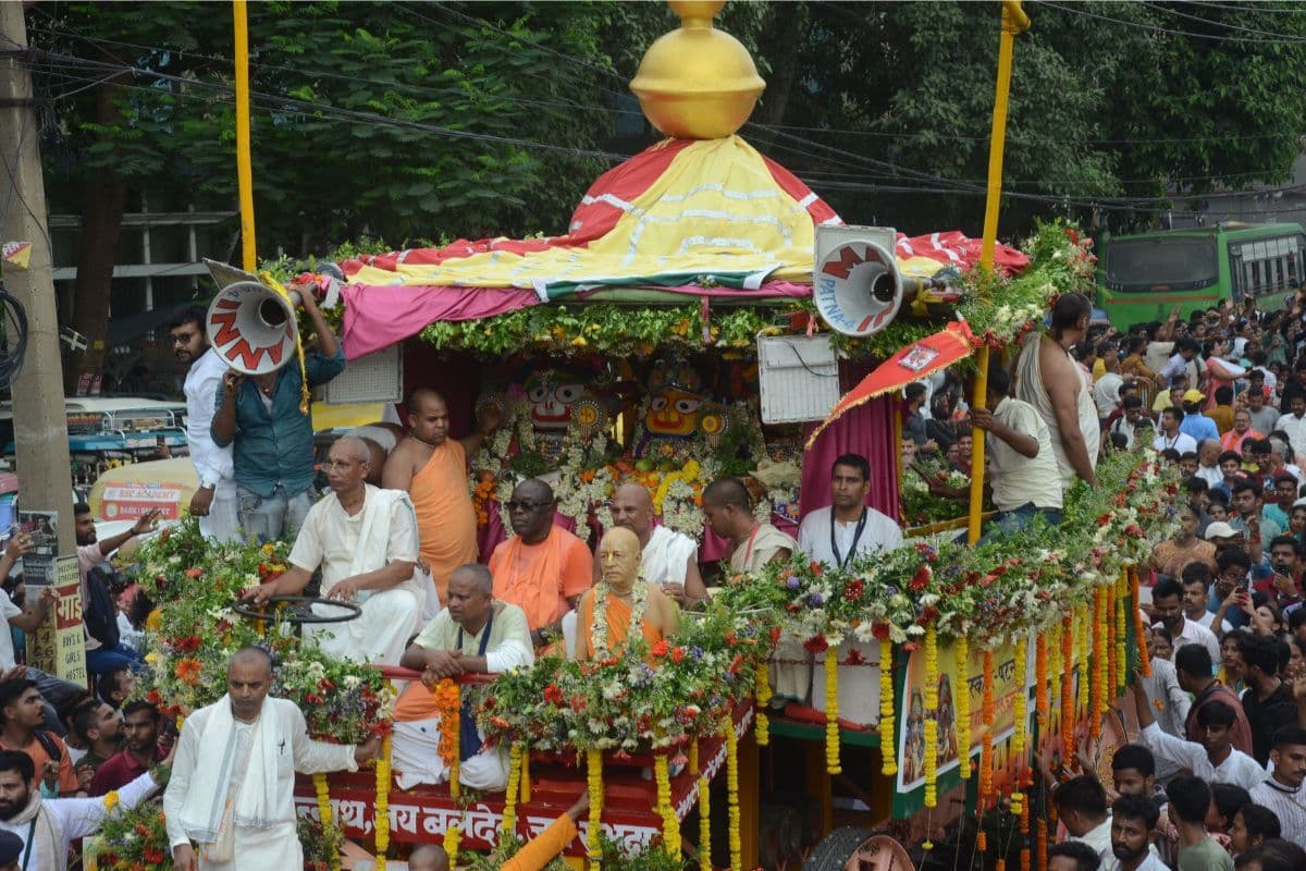 Patna: 40 फीट ऊंचे रथ पर विराजमान हुए जगन्नाथ, पटना में निकली महाप्रभु की भव्य रथयात्रा