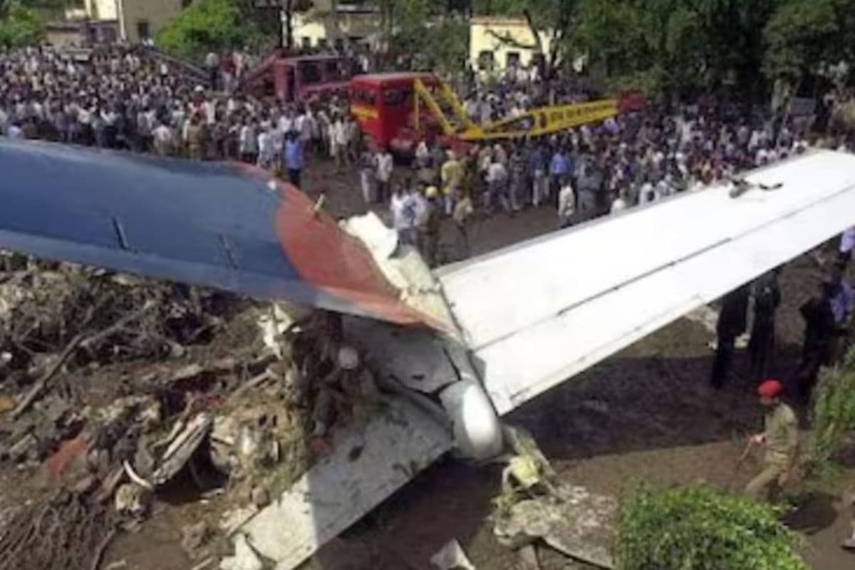 Ahmedabad Plane Crash: पटना में क्रैश हुआ था एलायंस एयर का विमान, गई थी 66 लोगों की जान, जानें पूरी कहानी Ahmedabad Plane Crash: पटना में क्रैश हुआ था एलायंस एयर का विमान, गई थी 66 लोगों की जान, जानें पूरी कहानी