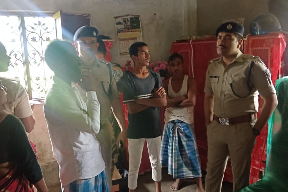 Bihar Crime: बंद कमरे से महिला और मासूम का गला रेतकर हत्या, शव बरामद