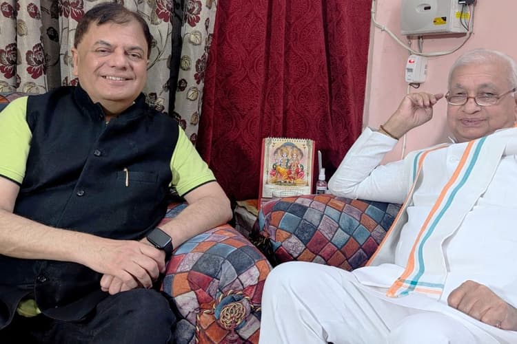 Pradeep Sardana: प्रदीप सरदाना ने पत्रकारिता में पूरा किया 50 साल, बिहार के राज्यपाल ने घर जाकर दी बधाई
