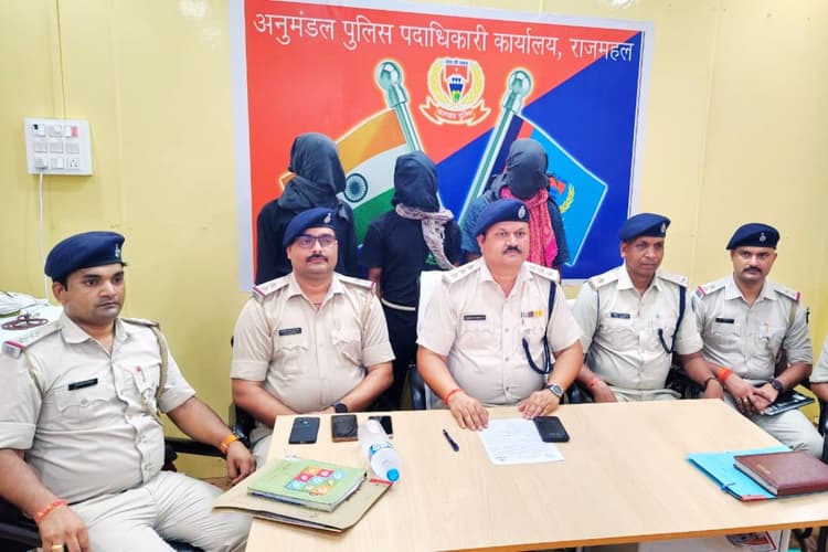 Jewellery Shop Loot Case: ज्वेलरी शॉप लूटकांड में 3 गिरफ्तार, 2 बाइक बरामद