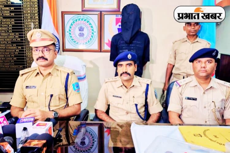 Ranchi Crime News: हथियार के साथ नाबालिग सहित 2 गिरफ्तार, एक फरार