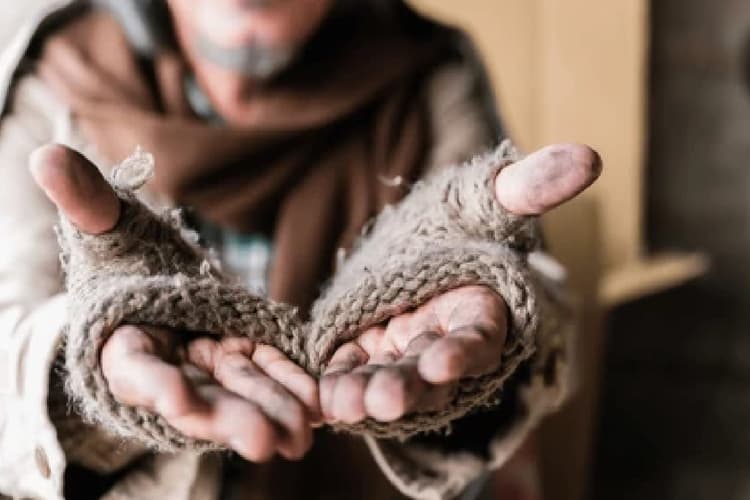 Rich Beggar: रेलवे स्टेशन पर भिखारी की डेड बॉडी के पास से मिले 91,000 रुपये, बैंक खाता खंगालेगी पुलिस