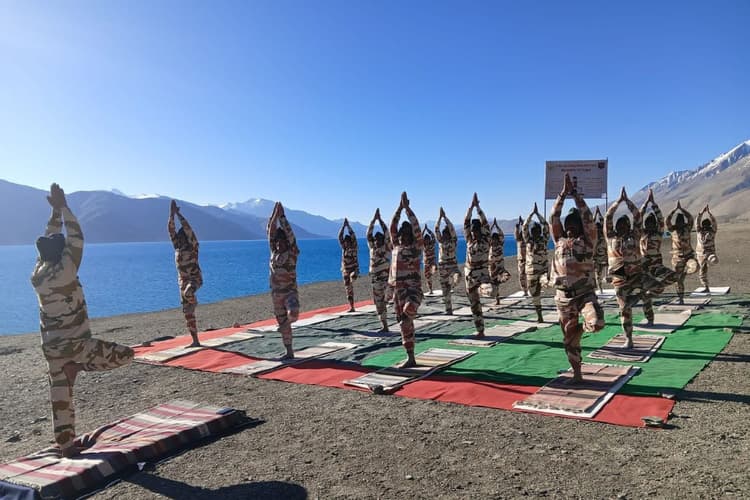 International Yoga Day: सियाचिन से समंदर तक गूंजा योग मंत्र, सशस्त्र बलों ने कुछ इस तरह मनाया अंतरराष्ट्रीय योग दिवस