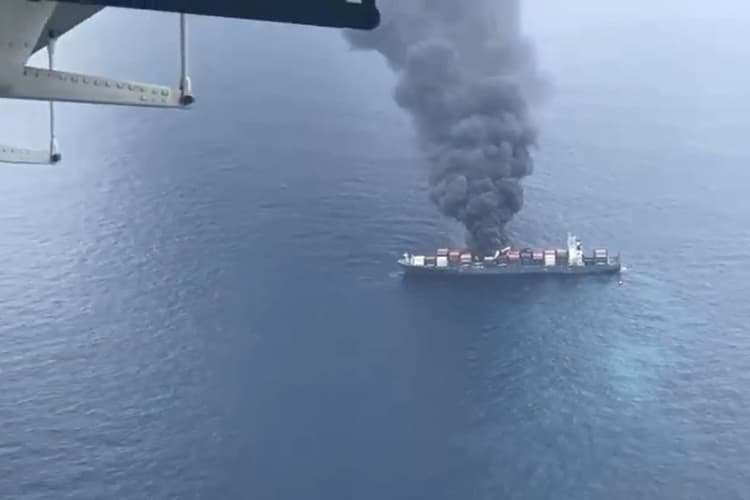 Kerala Ship Blast: केरल तट पर मालवाहक जहाज में आग, 14 चीनी थे सवार, भारत की मदद को ड्रैगन का सलाम