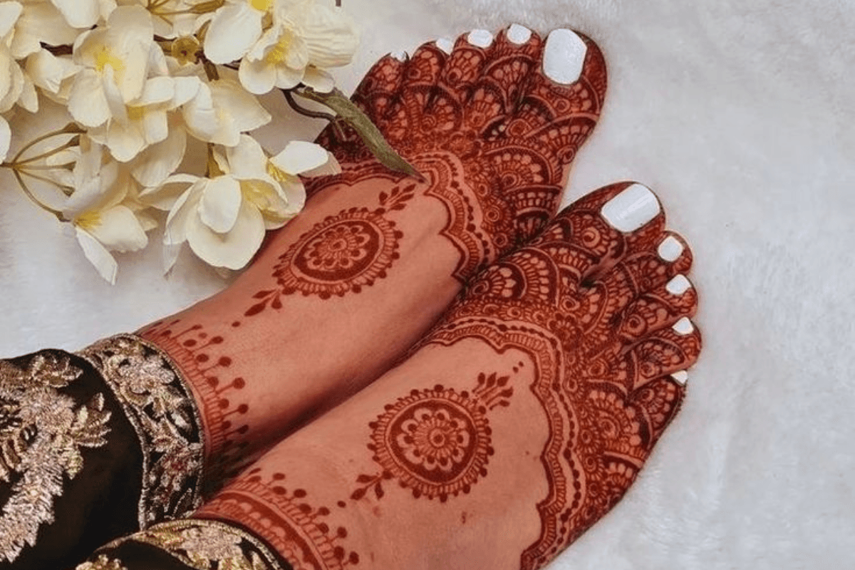 Simple Leg Mehndi Designs
