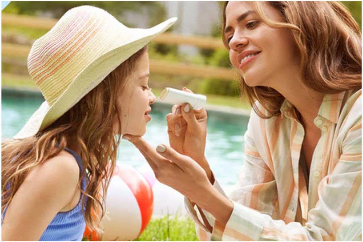 Sunscreen Stick: अब धूप से नहीं बिगड़ेगा ग्लो,’सनस्क्रीन स्टिक्स’ बना ब्यूटी का नया बॉडीगार्ड