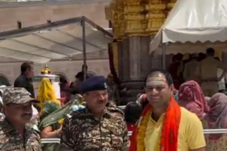 Kashi Vishwanath Temple: काशी विश्वनाथ मंदिर के रेड जोन में तेज प्रताप यादव का वीडियो वायरल, जांच के आदेश