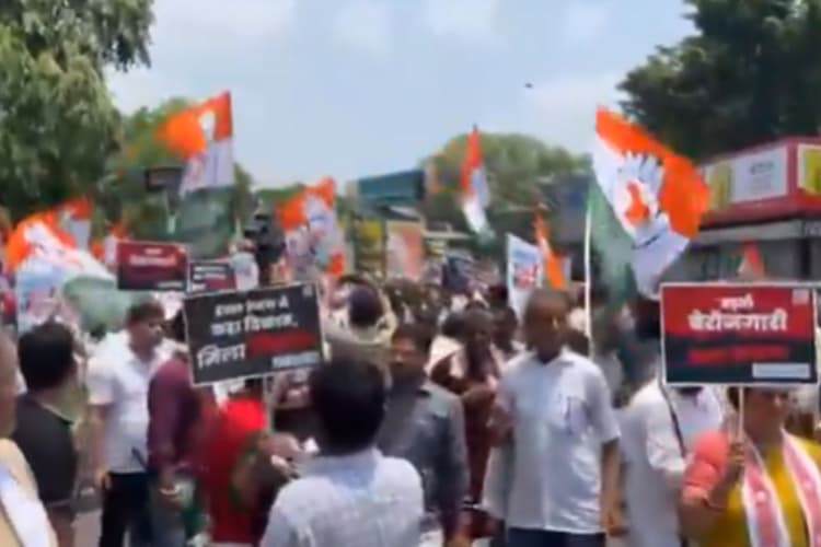 Bihar Politics: एनडीए को घेरने बिहार में सड़क पर उतरे कांग्रेसी, पटना में प्रदेश अध्यक्ष समेत कई सीनियर नेताओं ने प्रदर्शन में लिया हिस्सा